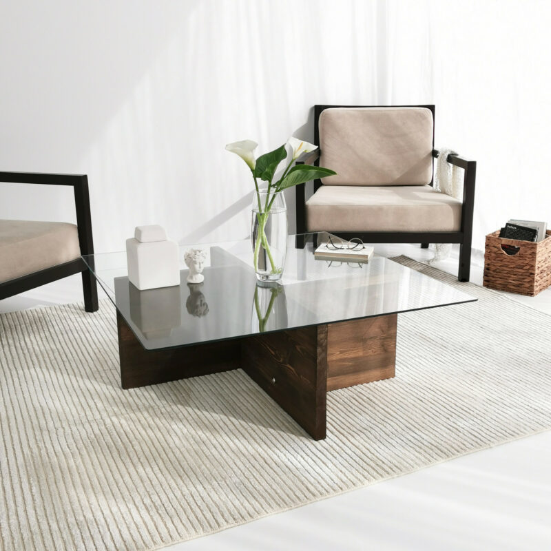 Ilse kvadratiskt soffbord - Toppskiva i glas med underrede i valnöt furuträ - Folkets Möbler