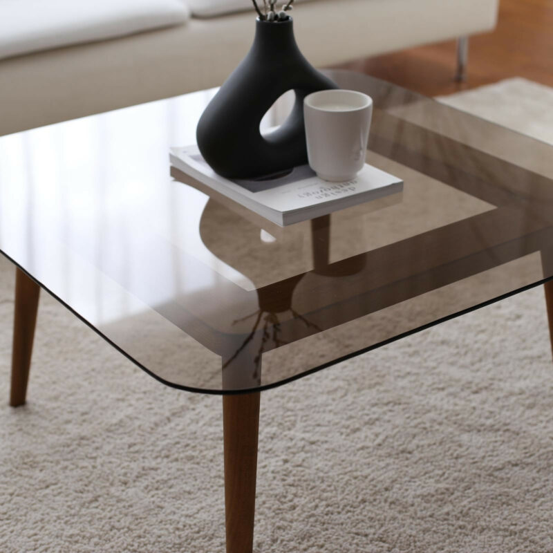 Soho kvadratiskt soffbord - Furuträ med rökfärgat glas - Detalj rökfärg
