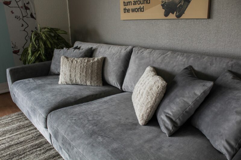Ellan 3-sits djup soffa i sammet, grå färg