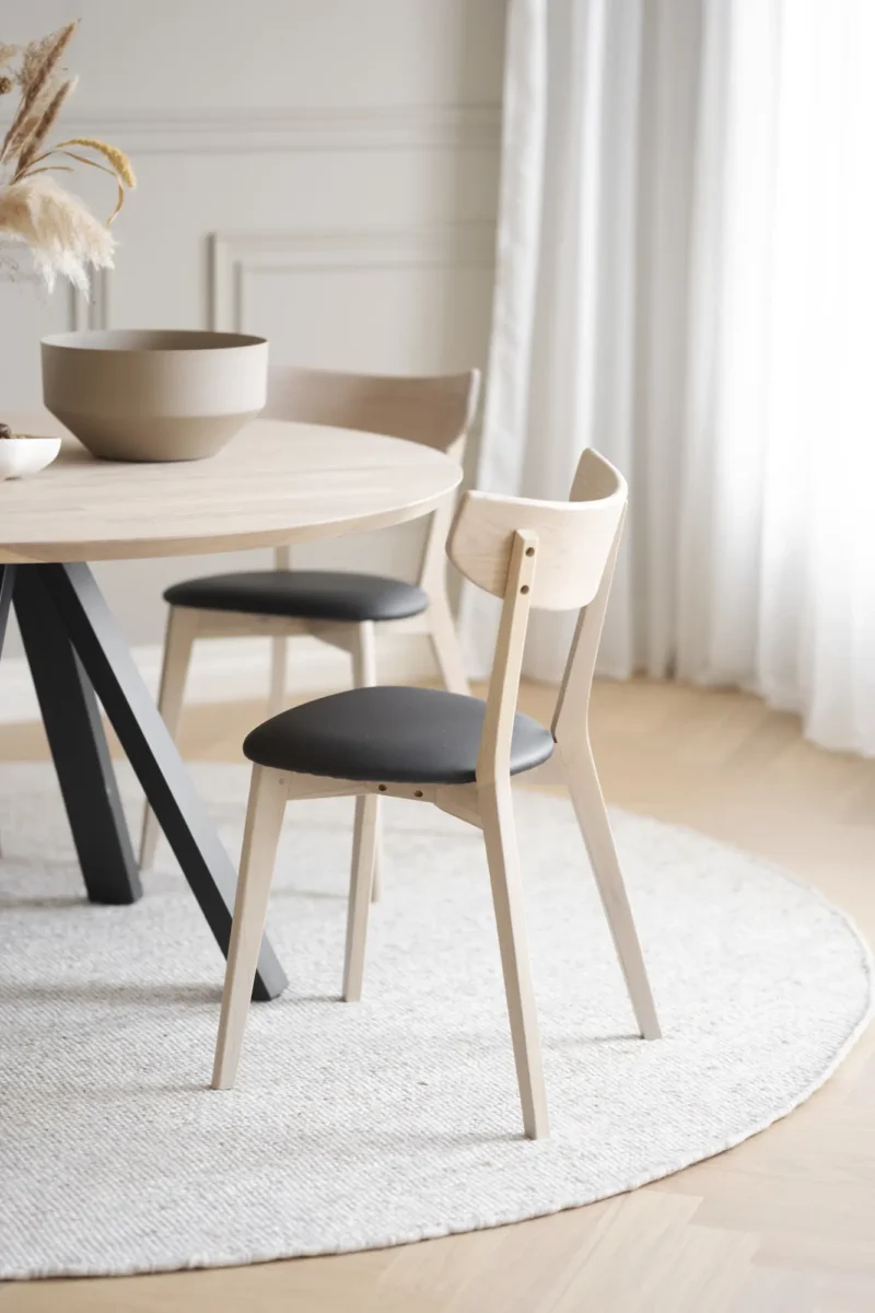 Ami Stol, Vitpigmenterad/svart